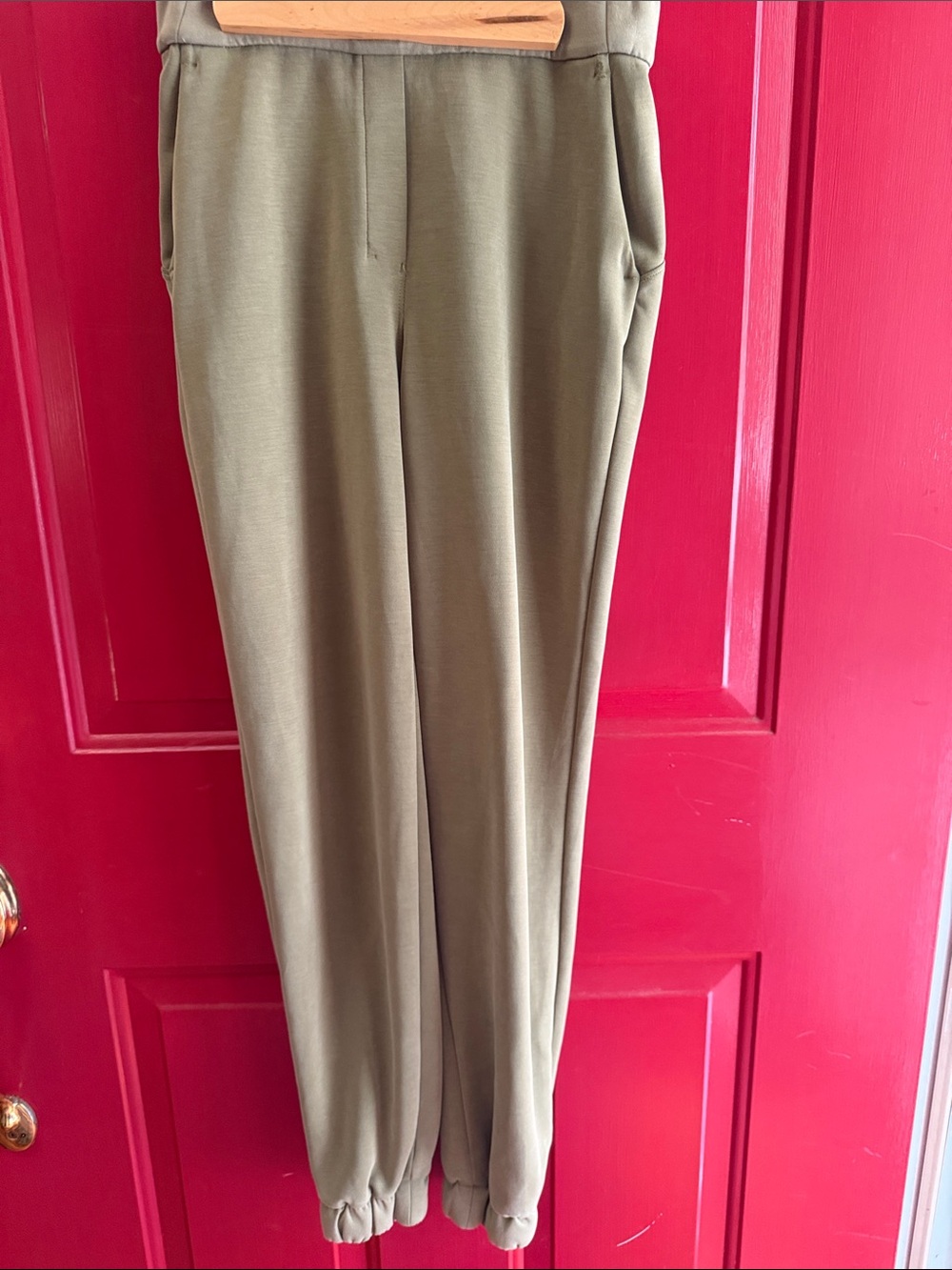 Lululemon women's Olive Green Jogger Pants with side pockets size 4
